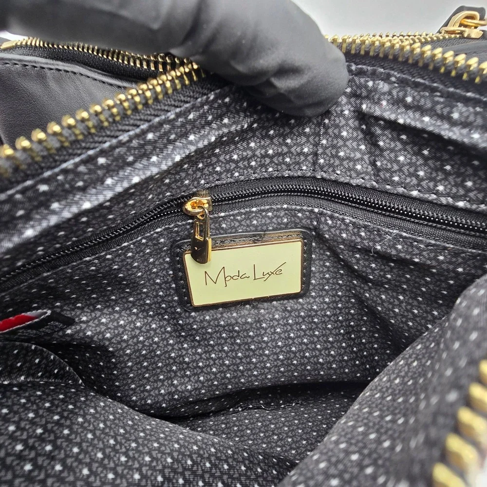 Moda Luxe capture attention